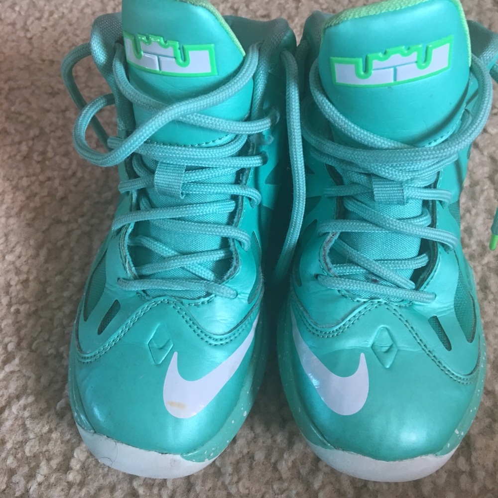 Boys/Girls Lebrons size 11 (toddler/youth) green